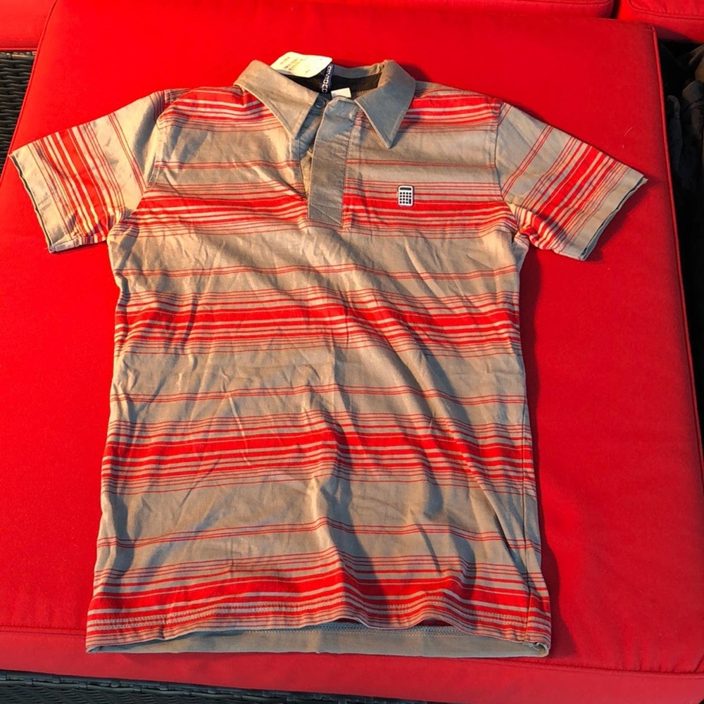 H&M divided men’s small polo shirt three button gray and red. 100% cotton.